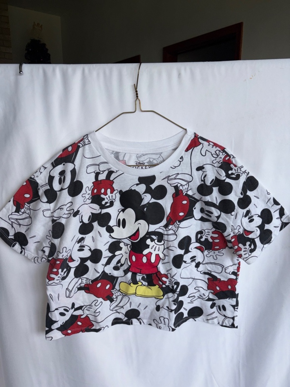 Disney Mickey Mouse crop top, sz L, 20” PTP, 18” L